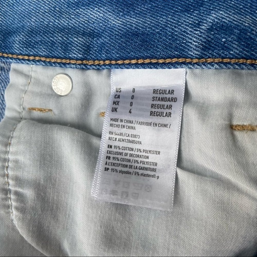 American Eagle Ripped High Rise Light Wash Mom Jean - Picture 12 of 16